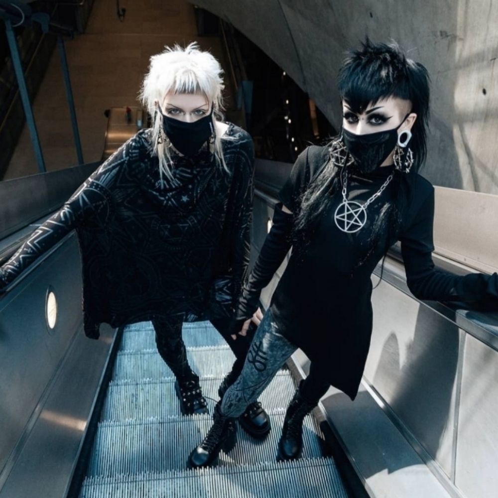 Killstar ✦ Two-Faced Witch Graphic Leggings ✦ Black Grey Contrast Split-Leg XS - Picture 6 of 9